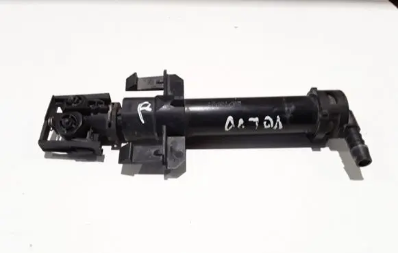 Volvo XC70 Headlight washer spray nozzle