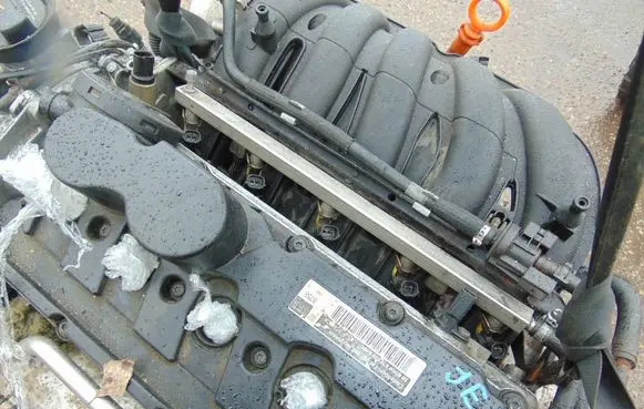 Volkswagen Jetta V Fuel injector 07K133317E 07K906031B