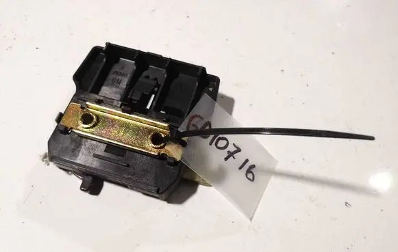 Opel Zafira A Seat back rest lock catch 24420229