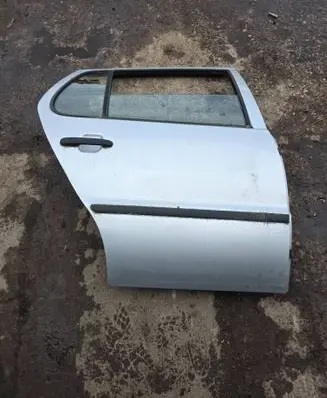 Volkswagen Polo Rear door