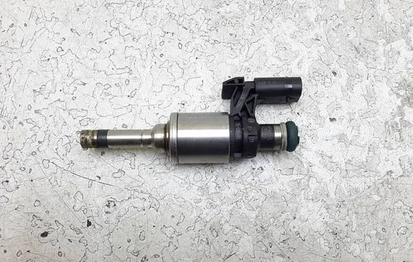 Volkswagen Golf VII Fuel injector 04E906036Q