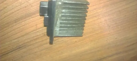 Mitsubishi Galant Heater blower motor/fan resistor mr460293