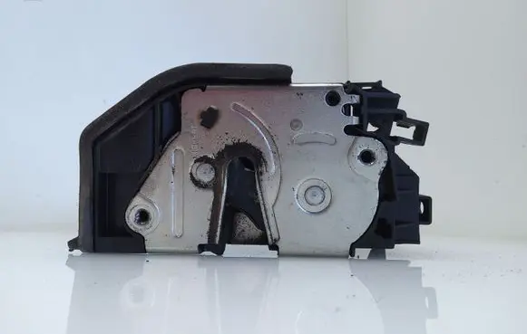 BMW X3 E83 Front door lock