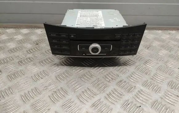 Mercedes-Benz E W212 Radio/CD/DVD/GPS head unit A2129008609