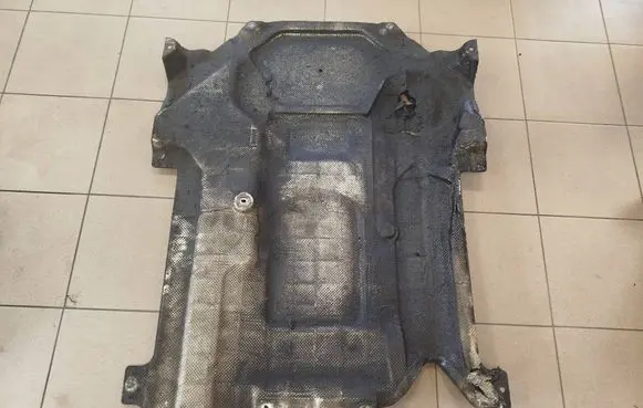 Mercedes-Benz C W204 Engine splash shield/under tray A2045203323