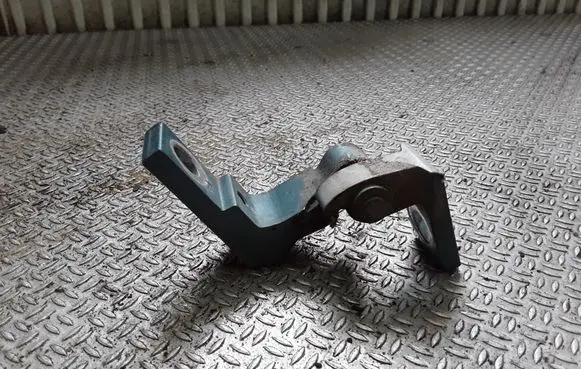 Volkswagen PASSAT B5 Rear door upper hinge