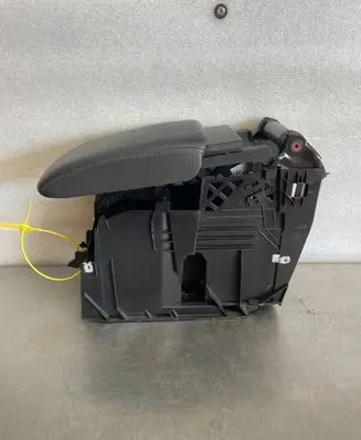 Volkswagen Golf V Other center console (tunnel) element DOVOLKSWAGENGOLFV5