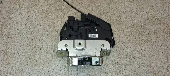 Volvo XC70 Tailgate/trunk/boot lock/catch/latch 40758120 31276954 21509