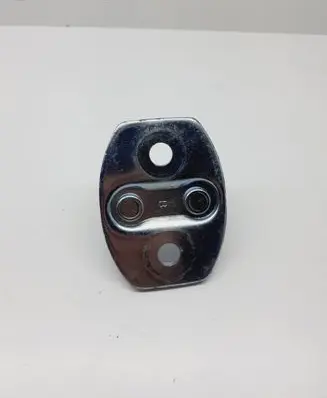 Toyota Avensis T270 Rear door lock loop/hook striker ASIN B