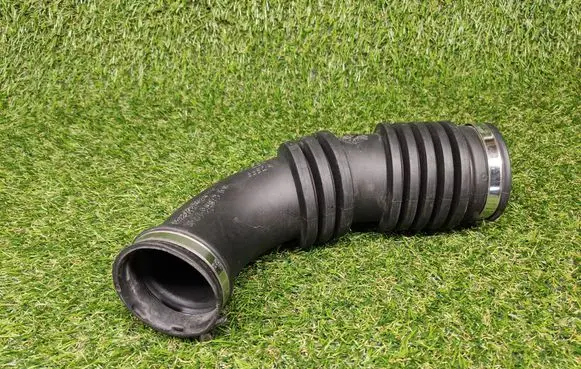 Ford Focus Air intake hose/pipe 3M519A673KE