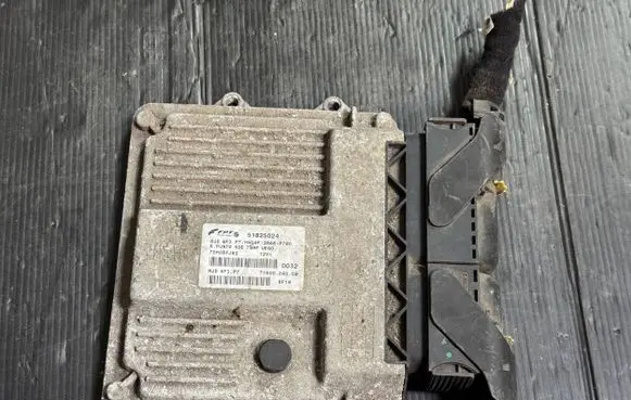 Fiat Punto (188) Engine control unit/module 51825024 70H0BFJ6I 7160024000
