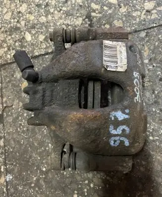 Peugeot 3008 I Front brake caliper