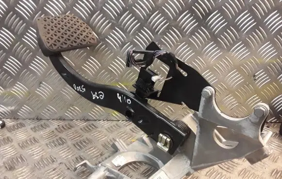 BMW 5 E39 Brake pedal 6751168