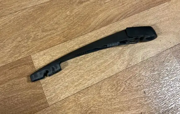 Suzuki SX4 Rear wiper blade arm 