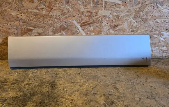 Suzuki Grand Vitara II Front door trim (molding) 7768065J01