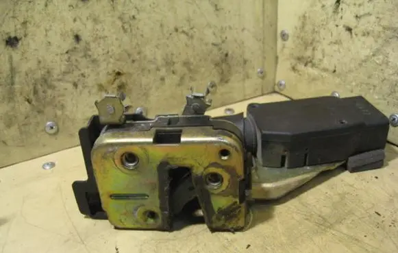 Volvo S40, V40 Front door lock CENTRINIS3K
