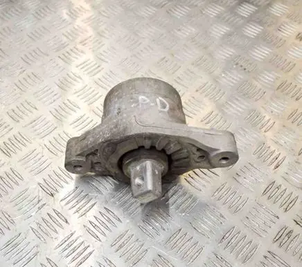 Maserati Quattroporte Engine mount bracket 670004871 6700048710