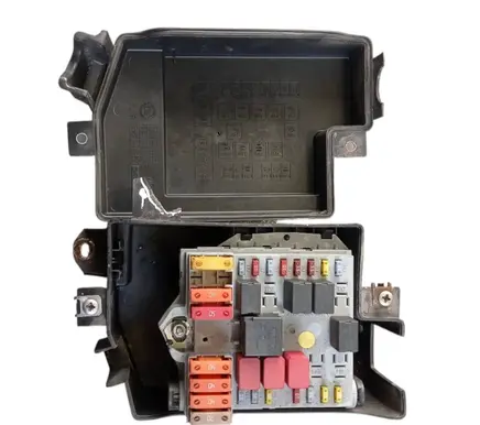 Alfa Romeo 159 Fuse module 50504455