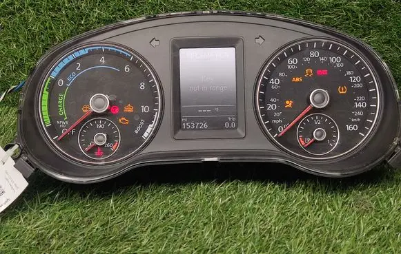 Volkswagen Jetta VI Speedometer (instrument cluster) 5C6920970D