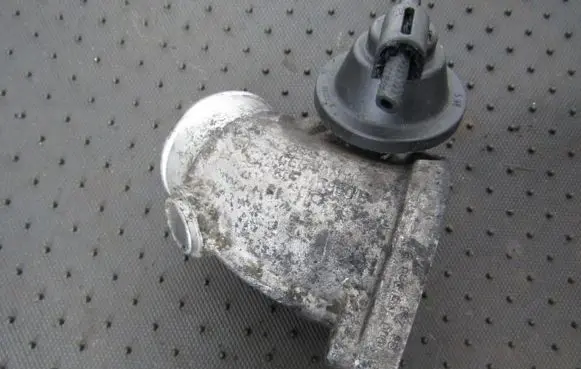 Audi A4 S4 B6 8E 8H EGR valve 8D0145950B