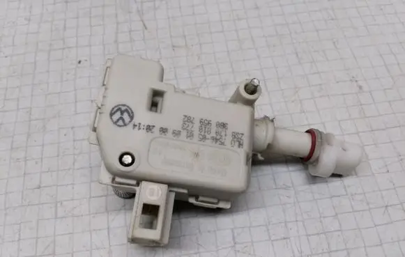 Volkswagen Golf IV Central locking motor 1J0810773 3B0959782