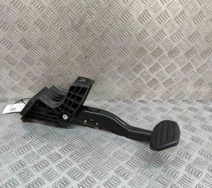 BMW iX1 Brake pedal 6891134