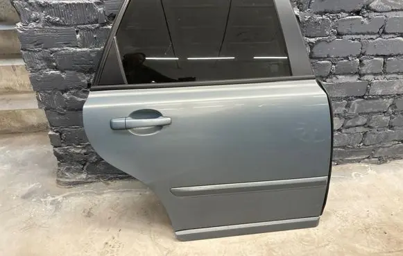Volvo V50 Rear door