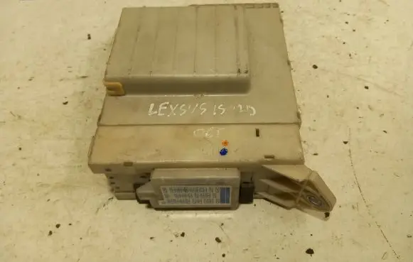 Lexus IS 220D-250-350 Fuse box set 8267253040