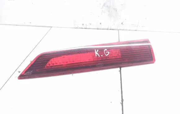 Third/center stoplight