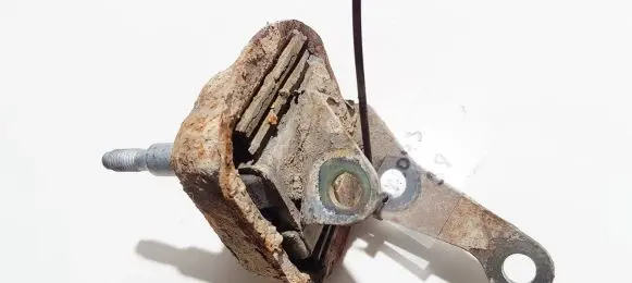 Citroen Xsara Engine mount bracket