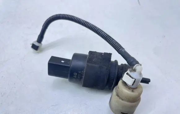 Audi A6 S6 C6 4F Windscreen/windshield washer pump 1T0955651A