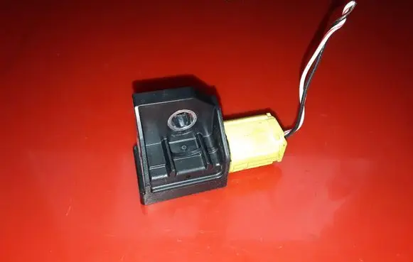 Mitsubishi Pajero Airbag deployment crash/impact sensor 8651A069 W002T12972