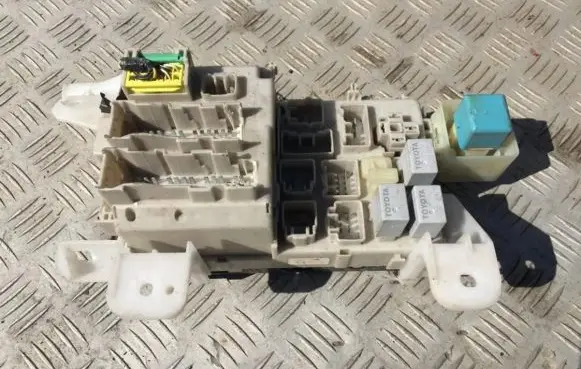 Toyota Corolla E120 E130 Fuse box set