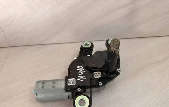 Volkswagen Touran III Rear window wiper motor 5G0955711A