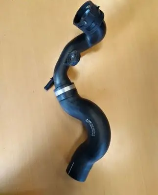 Volkswagen Touareg I Engine coolant pipe/hose 7L6122101K