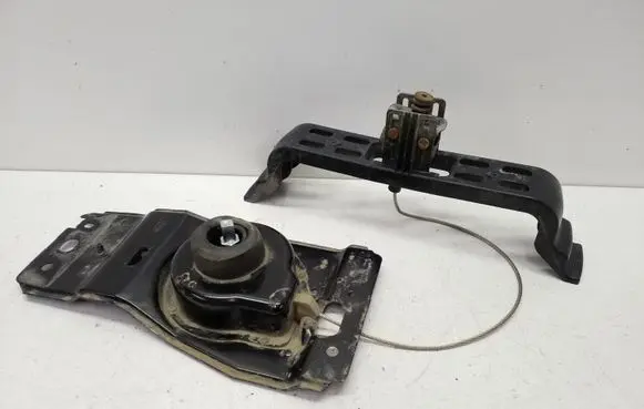 Chrysler Town u0026 Country V Spare wheel mounting bracket 30651AL 05109667AB