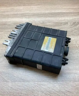 Volkswagen Golf III Engine control unit/module ECU 1H0907311 0261200701