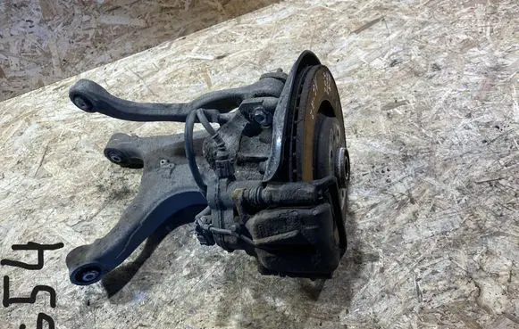 Audi A8 S8 D4 4H Rear wheel hub 