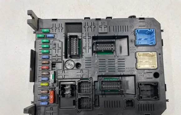 Citroen Berlingo Fuse module 20977771 230459502 967847688001