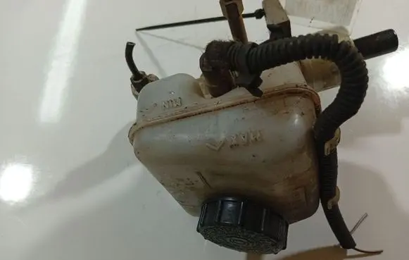 Brake fluid reservoir