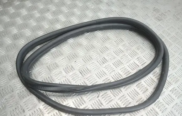 BMW 1 E82 E88 Trunk rubber seal (body) 