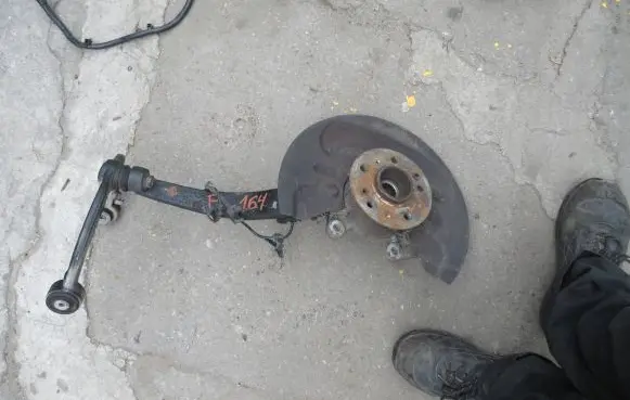 Mercedes-Benz ML AMG W164 Front wheel hub spindle knuckle