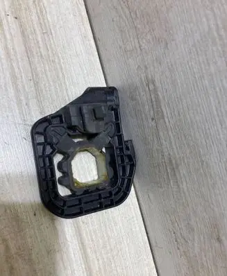 BMW 1 F70 Radiator mount bracket 5A98102