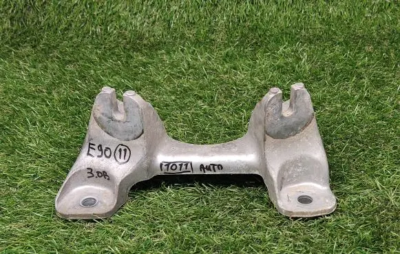BMW 3 E90 E91 Gearbox mounting bracket 6795972 2232679597201