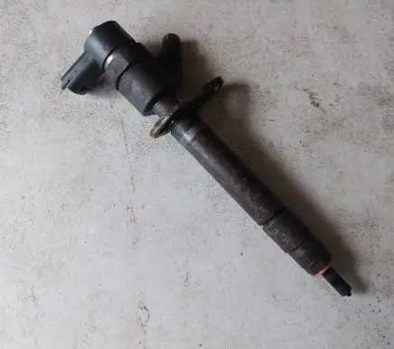 Volvo XC90 Fuel injector 30750283