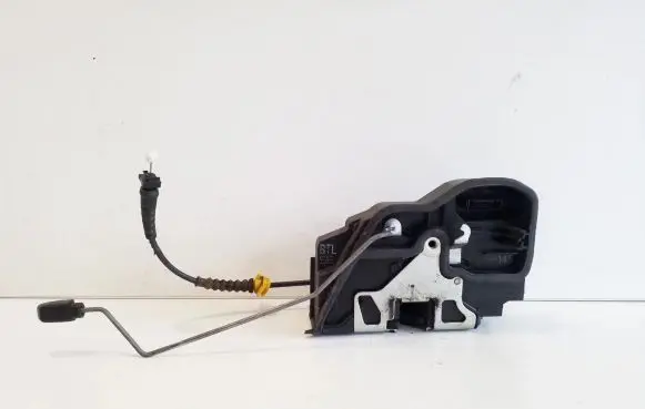 BMW X3 E83 Front door lock 7202145