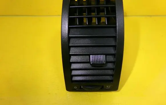 Volkswagen Polo IV 9N3 Dashboard side air vent grill/cover trim 6Q0819703