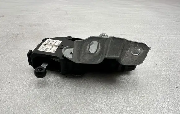 Mercedes-Benz GL X166 Rear door window regulator motor A1666700004