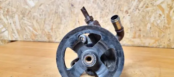 Toyota Avensis T250 Power steering pump 52020 Toyoda