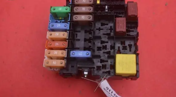 Renault Laguna III Fuse box set 8200528467